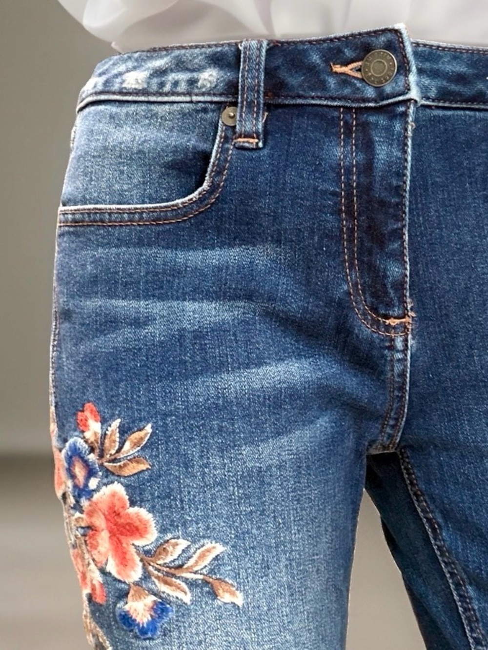 Women’s Miss Me Ankle Skinny Jeans size 28 Blue Floral Embroidered Distressed
